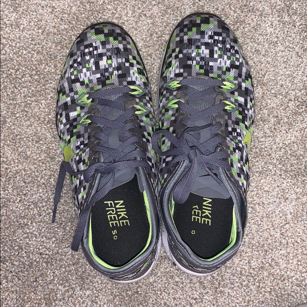 Size 7.5 woman’s NIKE shoes - Picture 7 of 7